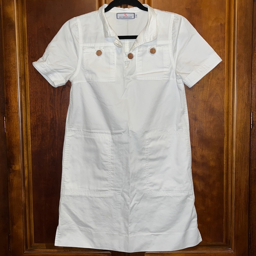 CK BRADLEY white dress in wooden buttons, size XS.